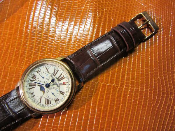 Коричневый ремешок на часы Friderique Constant из кожи с тиснением под крокодила