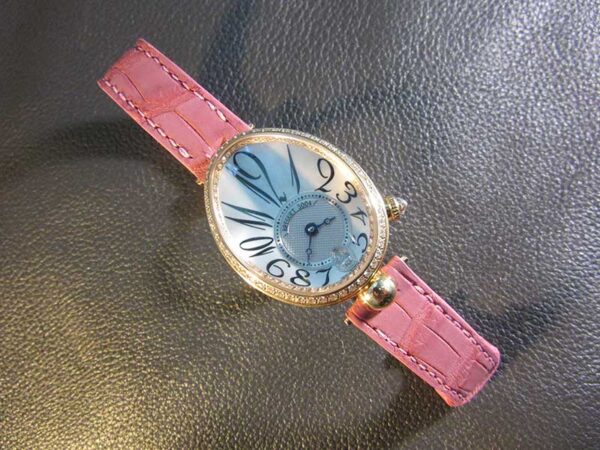 Розовый ремешок на часы Breguet Reine из крокодила