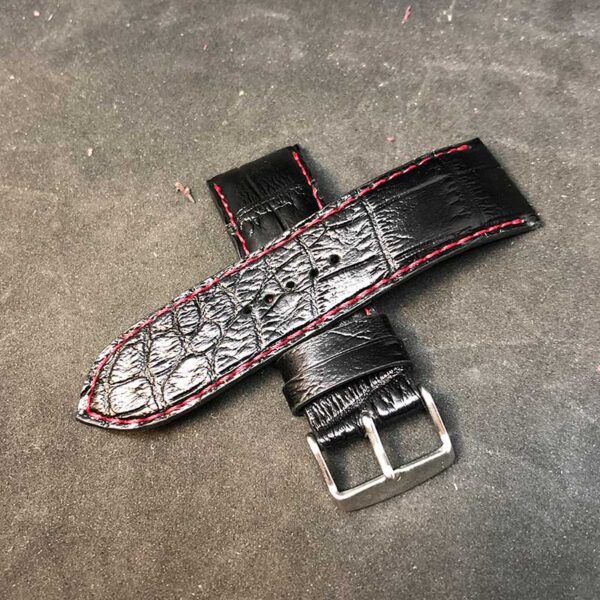 Черный ремешок на часы Rado из кожи крокодила с красной прошивкой